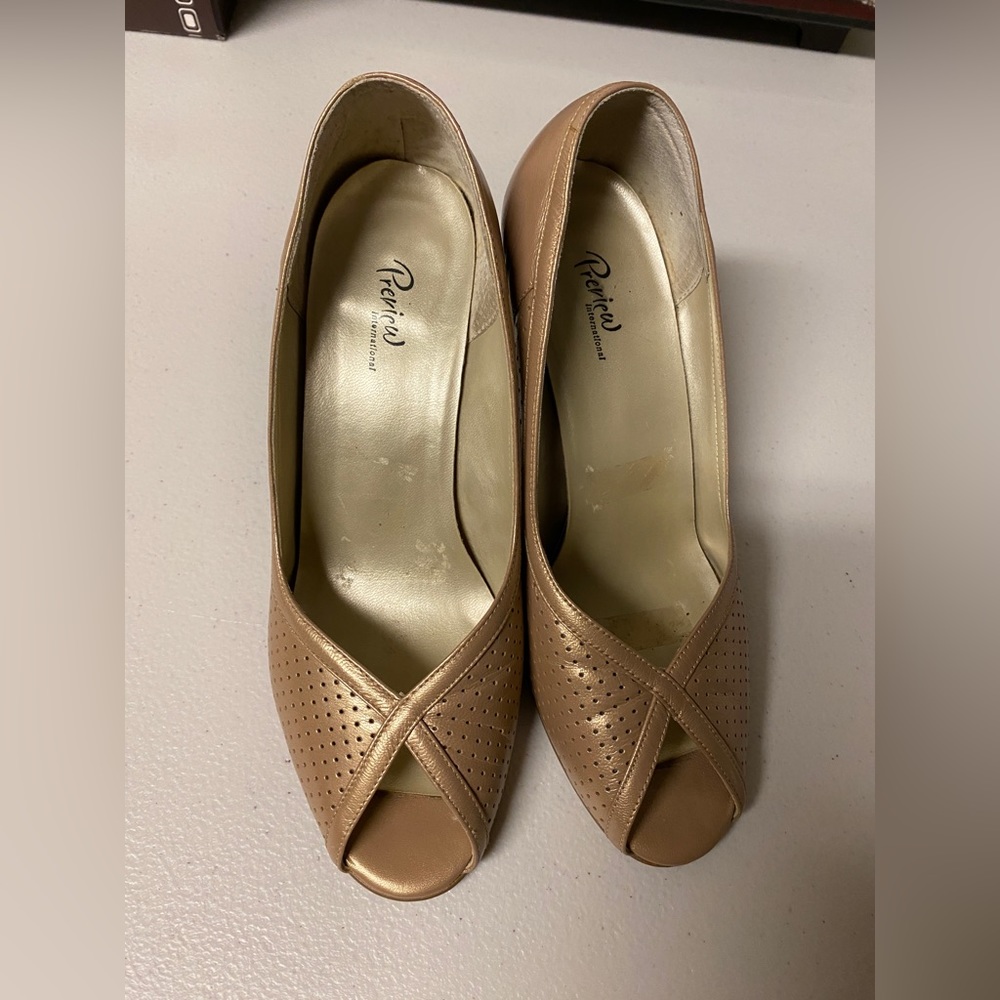 Gold tone open toe pump